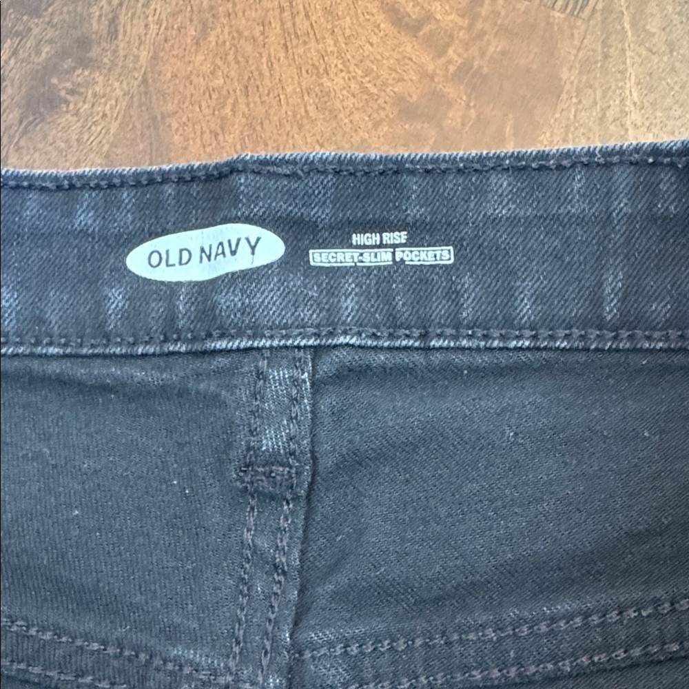 Old Navy Black Jean High Rise Secret Slim Pockets Raw Hem Shorts Size 14 - Picture 6 of 7